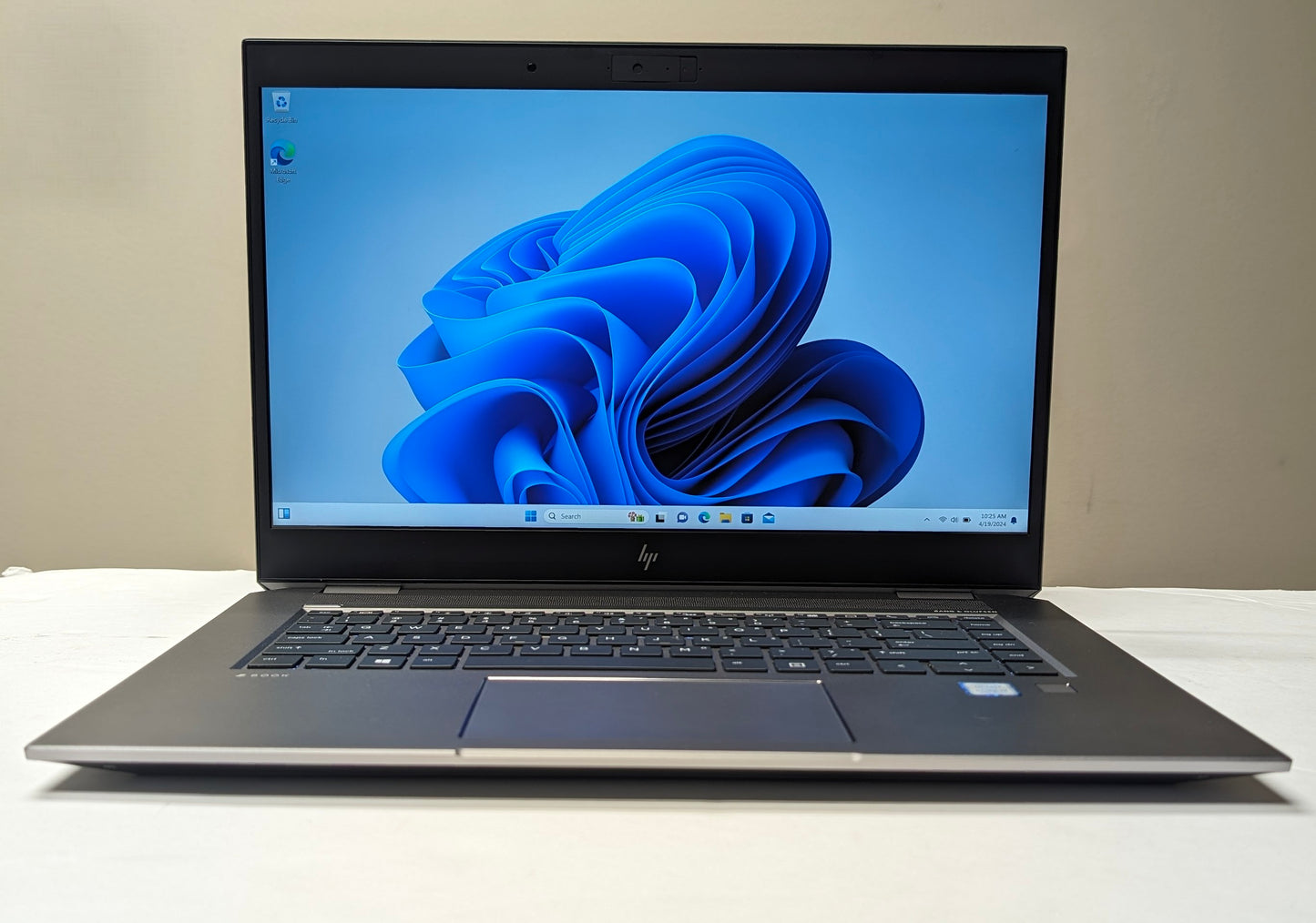 HP ZBook Studio G5 15.6' Mobile Workstation - Core i7 i7-9850H - 16 GB