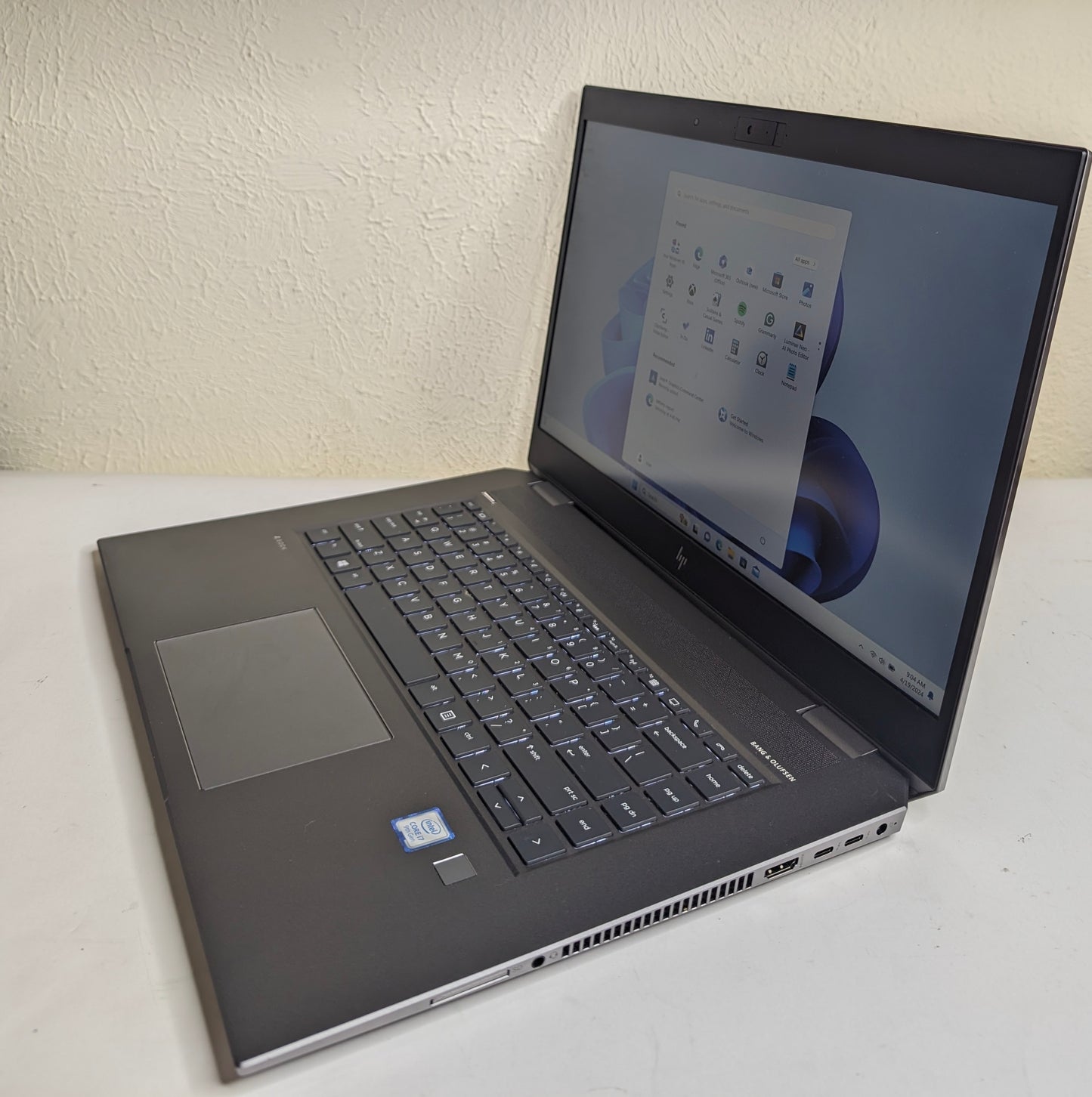 HP ZBook Studio G5 15.6' Mobile Workstation - Core i7 i7-9850H - 16 GB