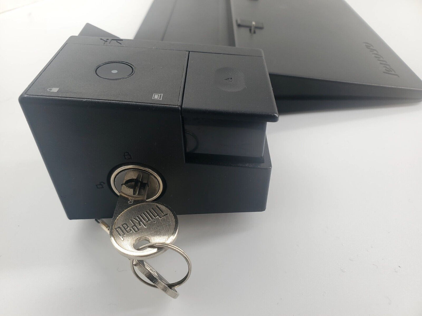 Genuine Lenovo ThinkPad Ultra Dock Type 40A2 Docking Station w/Key + 90W Adapter